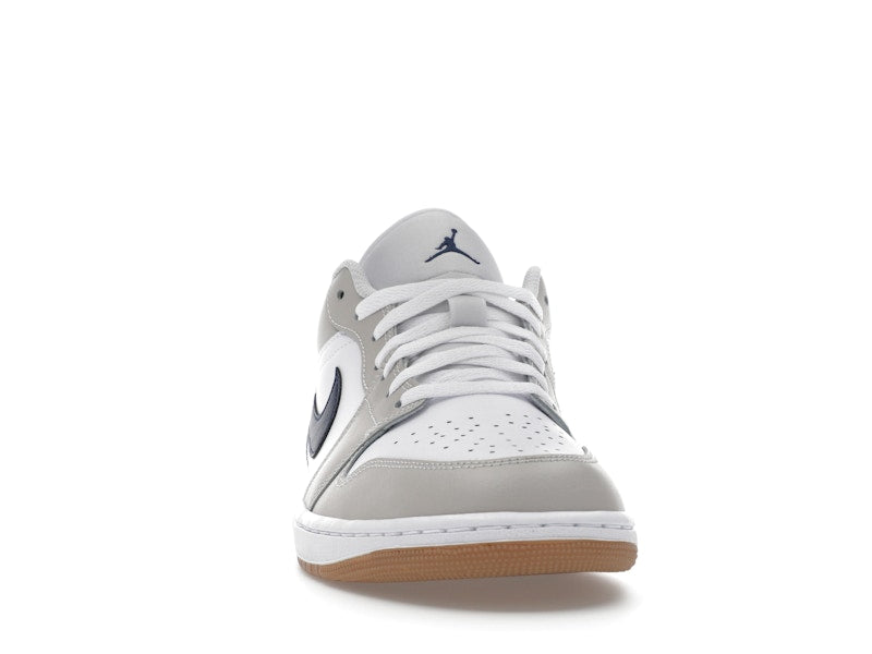 Air Jordan 1 Low Midnight Navy Neutral Grey, vista a 360 gradi 9 di 36