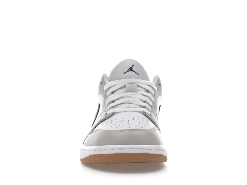 Air Jordan 1 Low Midnight Navy Neutral Grey, vista a 360 gradi 10 di 36