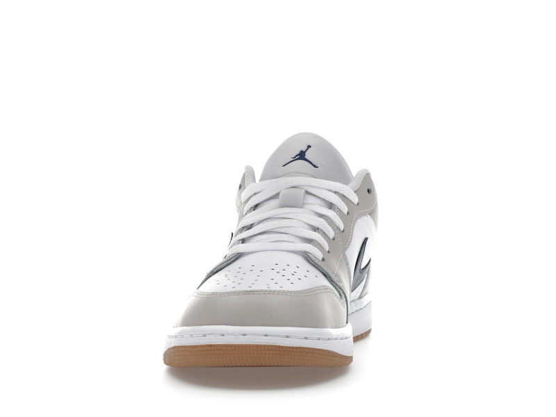 Air Jordan 1 Low Midnight Navy Neutral Grey, vista a 360 gradi 11 di 36