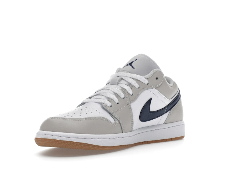 Air Jordan 1 Low Midnight Navy Neutral Grey, vista a 360 gradi 14 di 36