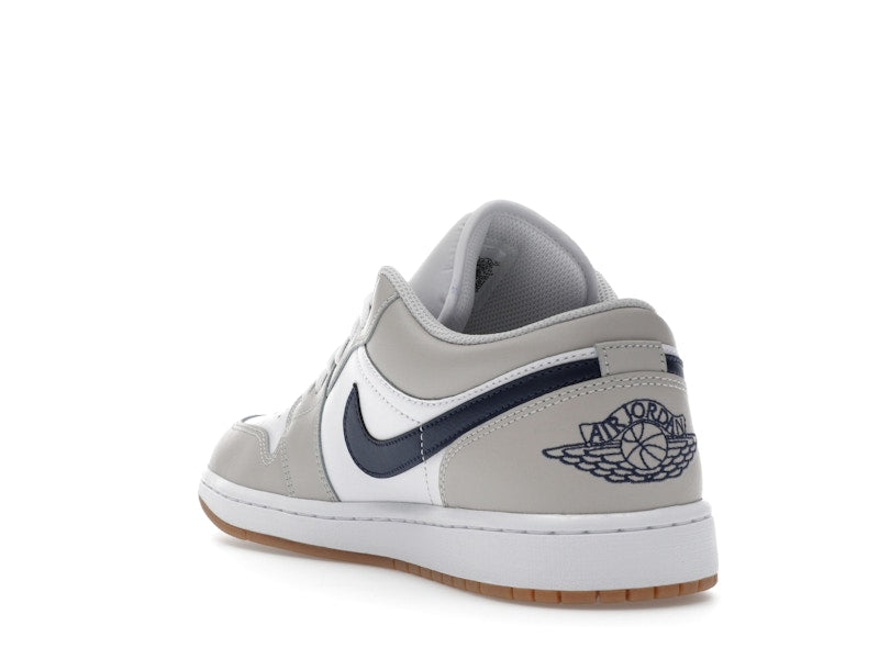 Air Jordan 1 Low Midnight Navy Neutral Grey, vista a 360 gradi 25 di 36