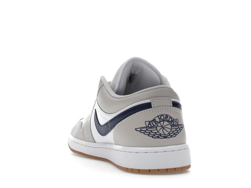 Air Jordan 1 Low Midnight Navy Neutral Grey, vista a 360 gradi 26 di 36
