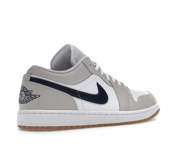 Air Jordan 1 Low Midnight Navy Neutral Grey, vista a 360 gradi 33 di 36