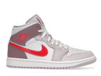 Air Jordan 1 Mid Valentines Day (2022) (W), vista a 360 gradi 2 di 36
