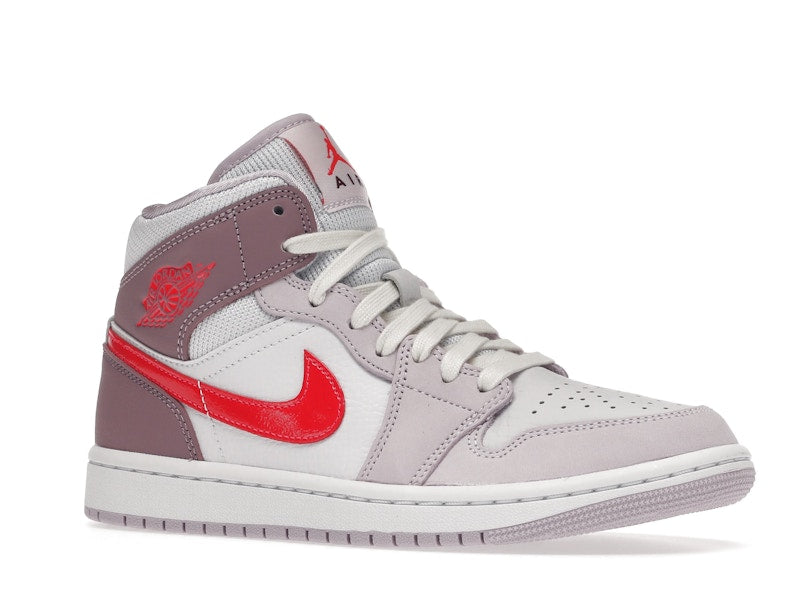 Air Jordan 1 Mid Valentines Day (2022) (W), vista a 360 gradi 4 di 36