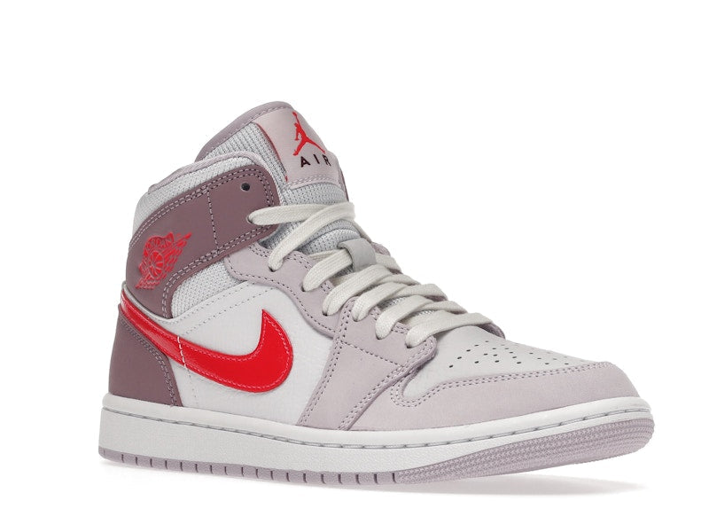 Air Jordan 1 Mid Valentines Day (2022) (W), vista a 360 gradi 5 di 36
