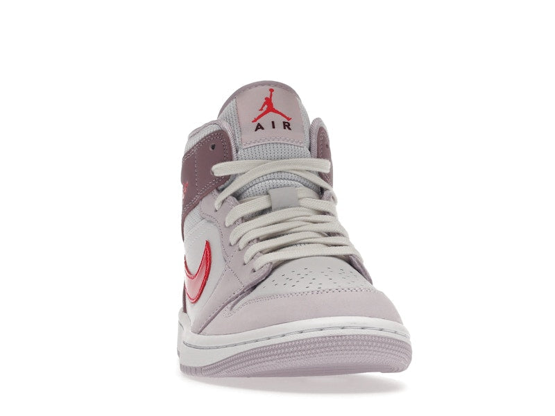 Air Jordan 1 Mid Valentines Day (2022) (W), vista a 360 gradi 9 di 36