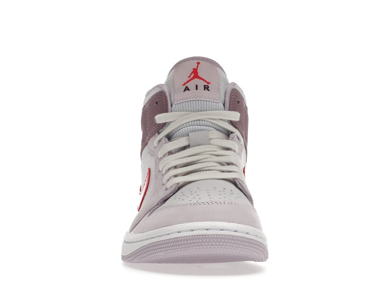 Air Jordan 1 Mid Valentines Day (2022) (W), vista a 360 gradi 10 di 36