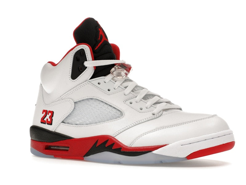 Air Jordan 5 Retro Fire Red Black Tongue (2025), vista a 360 gradi 4 di 36