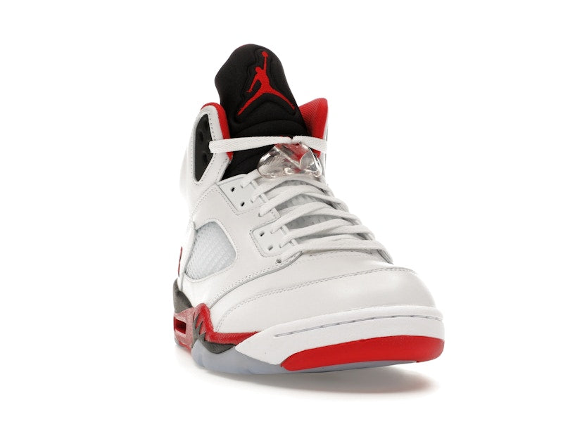 Air Jordan 5 Retro Fire Red Black Tongue (2025), vista a 360 gradi 8 di 36