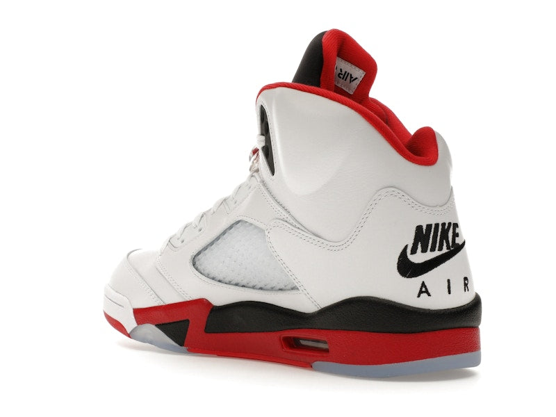 Air Jordan 5 Retro Fire Red Black Tongue (2025), vista a 360 gradi 24 di 36