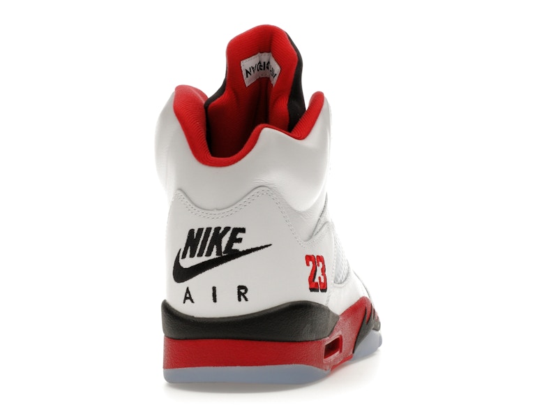 Air Jordan 5 Retro Fire Red Black Tongue (2025), vista a 360 gradi 29 di 36