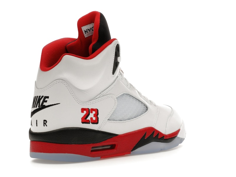 Air Jordan 5 Retro Fire Red Black Tongue (2025), vista a 360 gradi 32 di 36