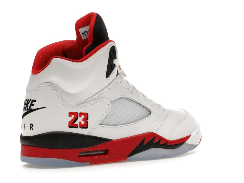 Air Jordan 5 Retro Fire Red Black Tongue (2025), vista a 360 gradi 33 di 36