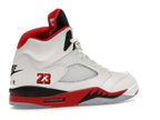 Air Jordan 5 Retro Fire Red Black Tongue (2025), vista a 360 gradi 34 di 36