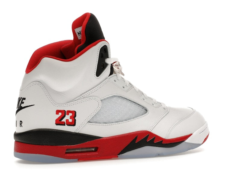 Air Jordan 5 Retro Fire Red Black Tongue (2025), vista a 360 gradi 34 di 36