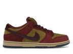 Nike SB Dunk Low Dark Team Red Olive Flak, vista a 360 gradi 1 di 36