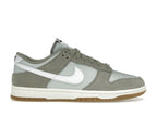 Nike Dunk Low Retro SE Light Silver Light Army Sail White, vista a 360 gradi 1 di 36