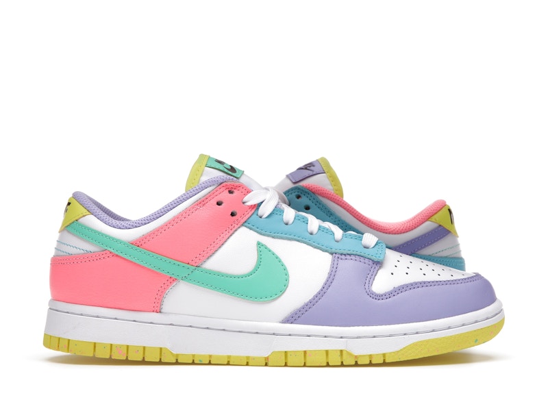 Nike Dunk Low SE Easter Candy (Women's), vista a 360 gradi 1 di 36