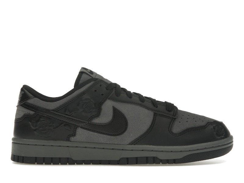 Nike Dunk Low Black Roses (Women's), vista a 360 gradi 1 di 36
