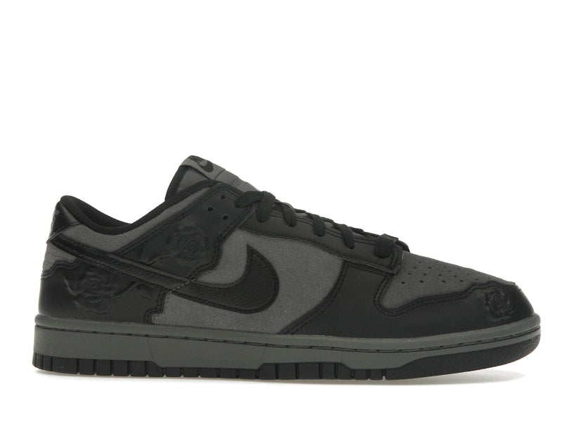Nike Dunk Low Black Roses (Women's), vista a 360 gradi 2 di 36