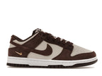 Nike Dunk Low Light Orewood Brown (Women's), vista a 360 gradi 3 di 39