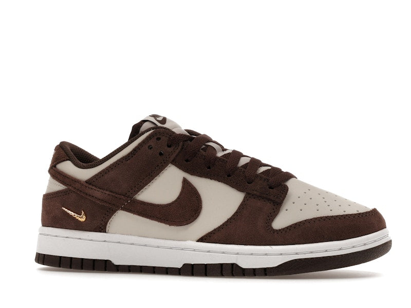 Nike Dunk Low Light Orewood Brown (Women's), vista a 360 gradi 4 di 39