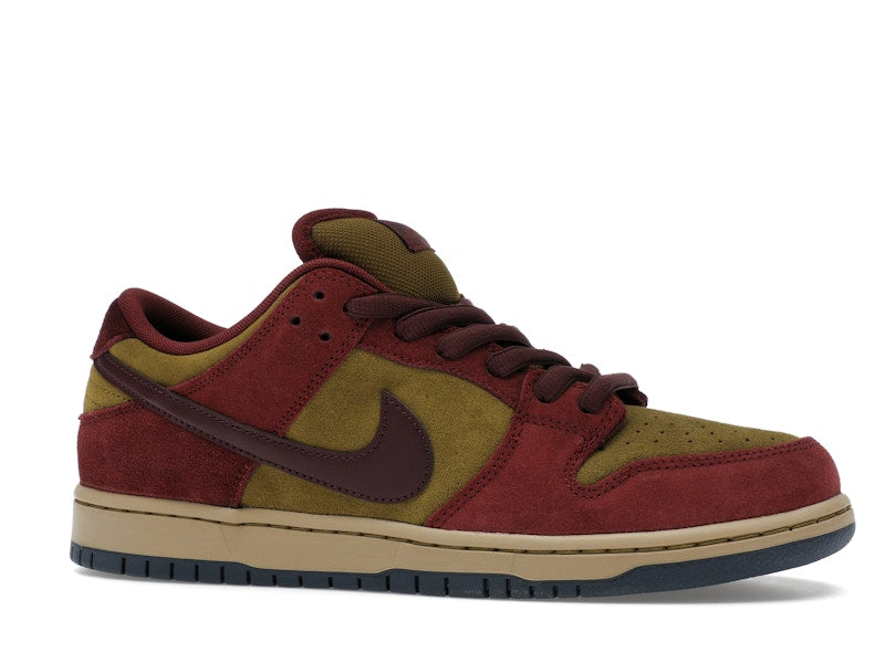 Nike SB Dunk Low Dark Team Red Olive Flak, vista a 360 gradi 3 di 36