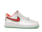 Nike Air Force 1 Low NY vs. NY White Crimson Pulse, vista a 360 gradi 3 di 36
