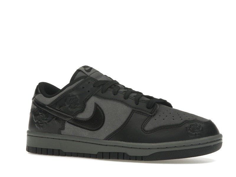 Nike Dunk Low Black Roses (Women's), vista a 360 gradi 4 di 36