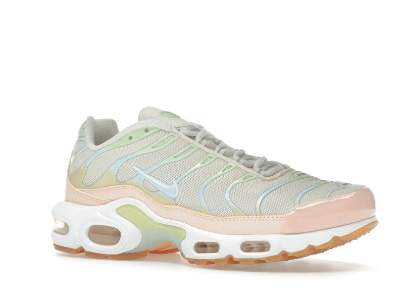 Nike Air Max Plus Crimson Tint (Women's), vista a 360 gradi 4 di 36