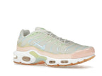 Nike Air Max Plus Crimson Tint (Women's), vista a 360 gradi 4 di 36