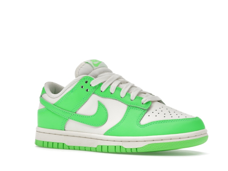 Nike Dunk Low Green Strike (Women's), vista a 360 gradi 4 di 36