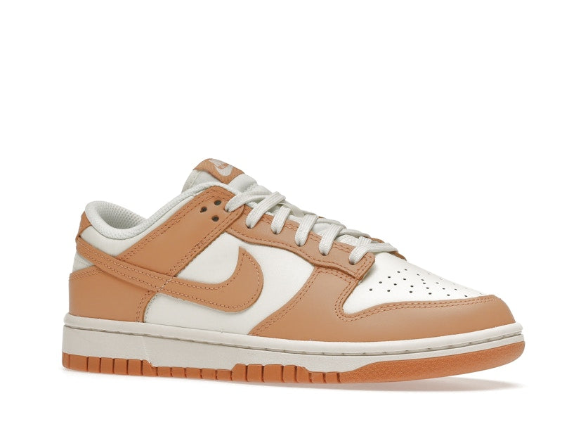 Nike Dunk Low Harvest Moon (Women's), vista a 360 gradi 4 di 36