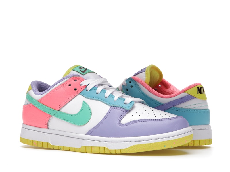 Nike Dunk Low SE Easter Candy (Women's), vista a 360 gradi 4 di 36