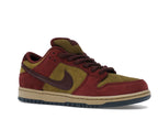 Nike SB Dunk Low Dark Team Red Olive Flak, vista a 360 gradi 4 di 36