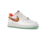 Nike Air Force 1 Low NY vs. NY White Crimson Pulse, vista a 360 gradi 5 di 36