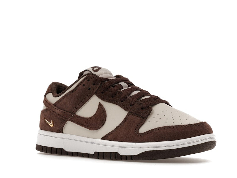Nike Dunk Low Light Orewood Brown (Women's), vista a 360 gradi 6 di 39