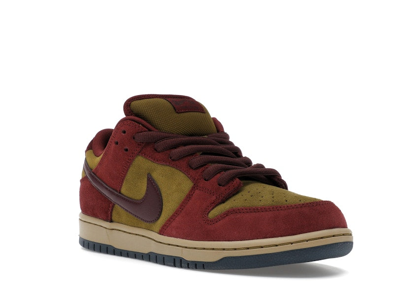 Nike SB Dunk Low Dark Team Red Olive Flak, vista a 360 gradi 6 di 36