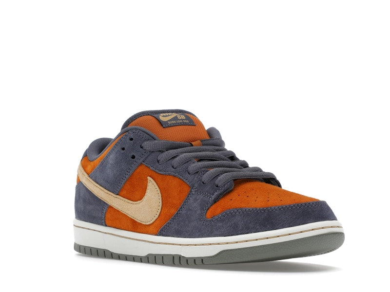 Nike SB Dunk Low Light Carbon Monarch, vista a 360 gradi 6 di 36