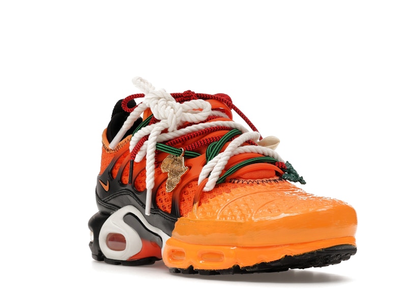 Nike Air Max Plus Homecoming Safety Orange, vista a 360 gradi 6 di 36