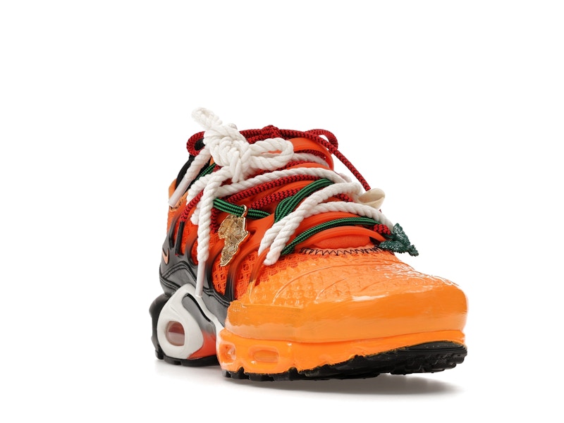 Nike Air Max Plus Homecoming Safety Orange, vista a 360 gradi 7 di 36