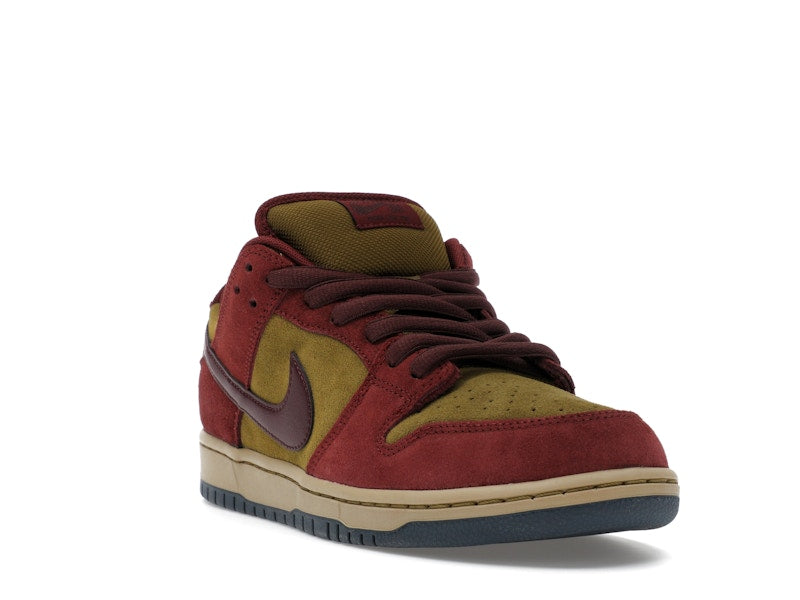 Nike SB Dunk Low Dark Team Red Olive Flak, vista a 360 gradi 7 di 36