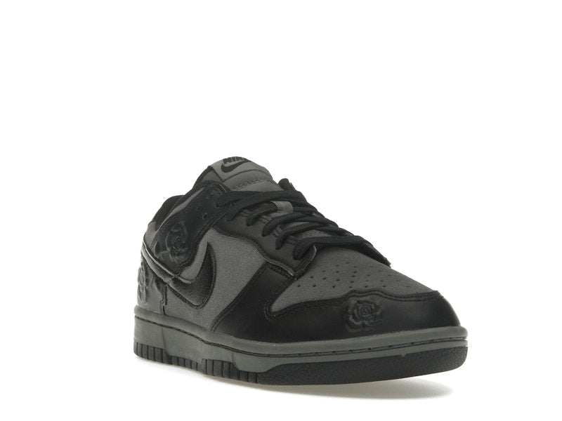 Nike Dunk Low Black Roses (Women's), vista a 360 gradi 7 di 36