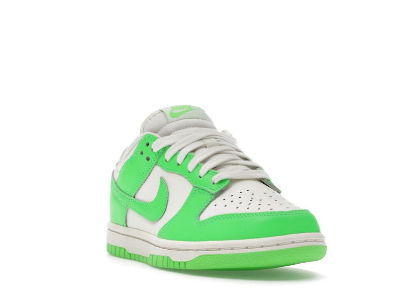 Nike Dunk Low Green Strike (Women's), vista a 360 gradi 7 di 36