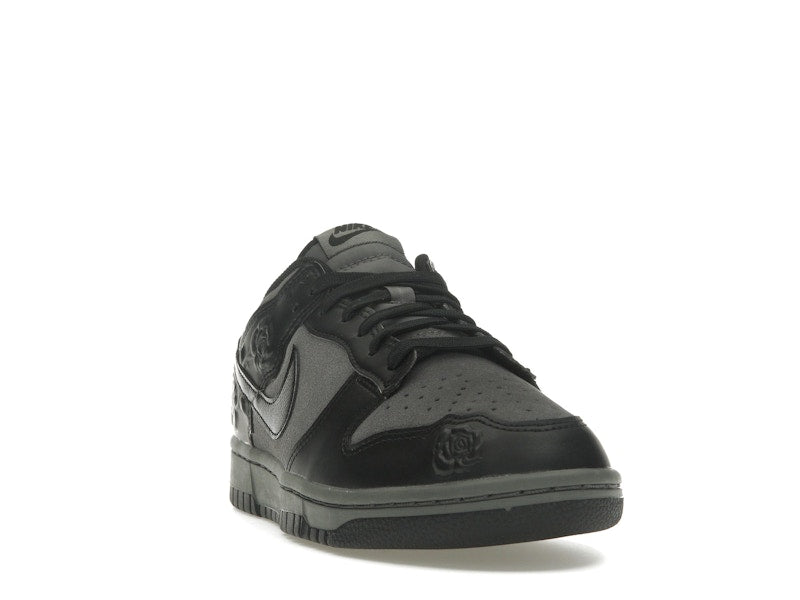 Nike Dunk Low Black Roses (Women's), vista a 360 gradi 8 di 36