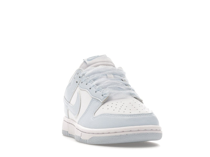 Nike Dunk Low Next Nature White Blue Tint (Women's), vista a 360 gradi 8 di 36