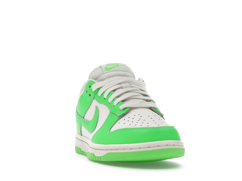 Nike Dunk Low Green Strike (Women's), vista a 360 gradi 8 di 36
