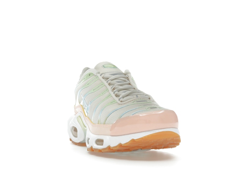 Nike Air Max Plus Crimson Tint (Women's), vista a 360 gradi 8 di 36