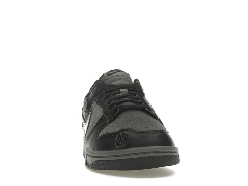 Nike Dunk Low Black Roses (Women's), vista a 360 gradi 9 di 36